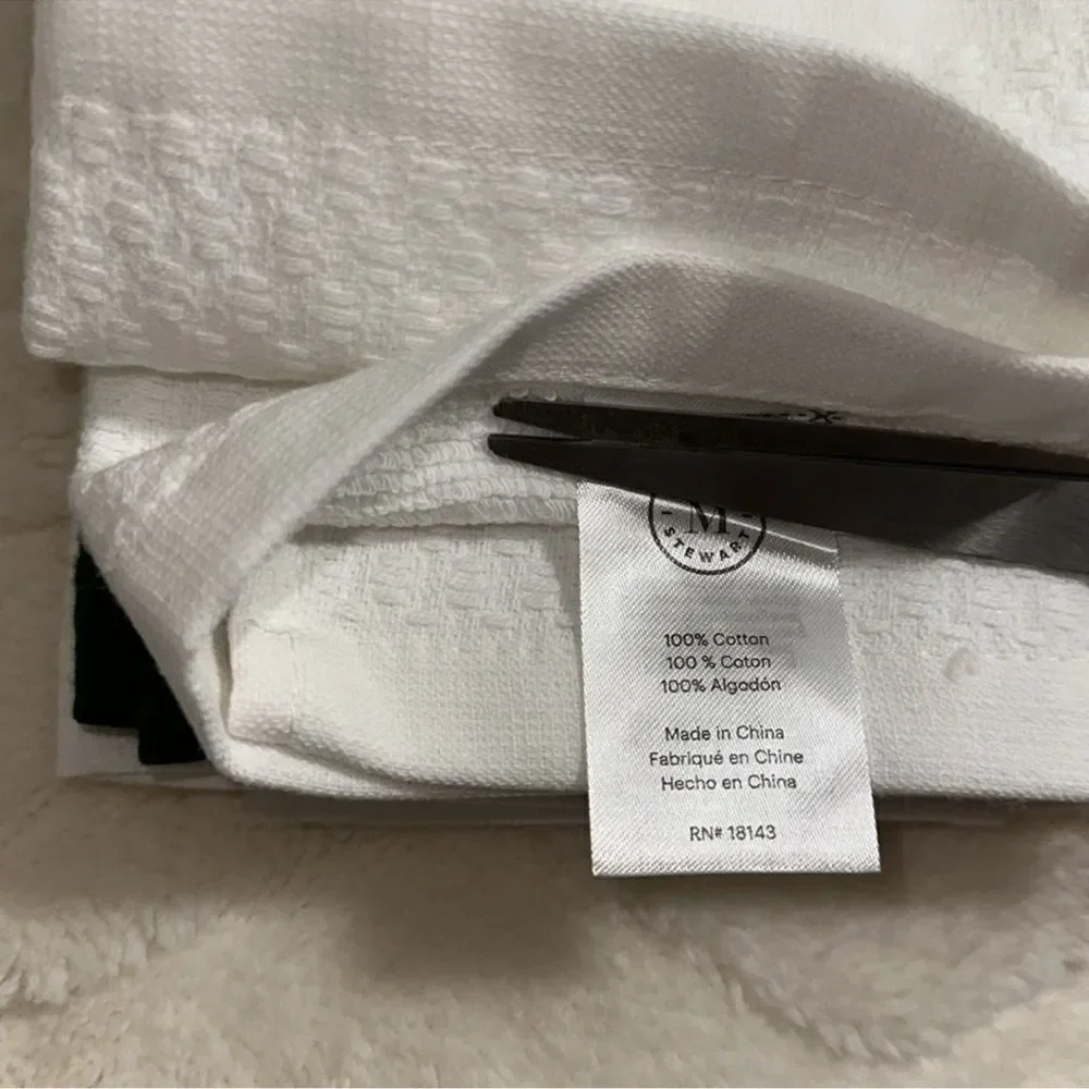 MARTHA STEWART White Gold Red Wreath Green Cotton Kitchen 3 Towel Gift Set